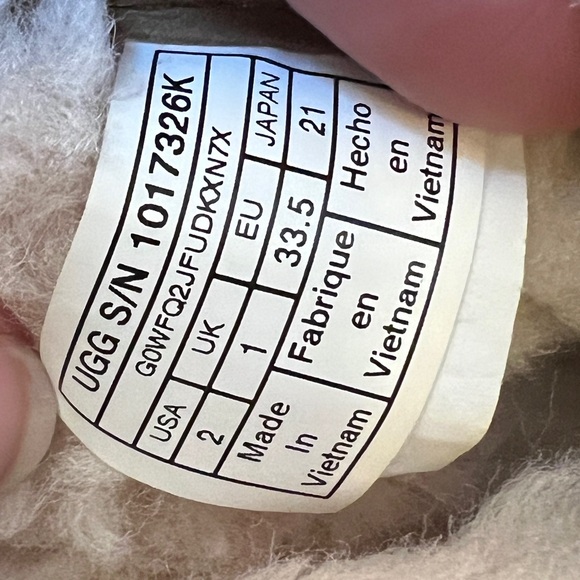 UGG Kids Neumel II Suede Boots Size 2 - Picture 8 of 9